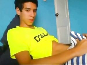 Latino Twink Shows Off When Jerking